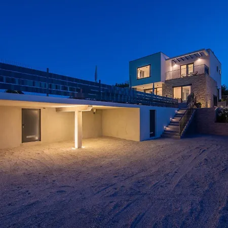 Ani For 8 People Near Labin Rabac With Private Pool And Children Playground וילה *