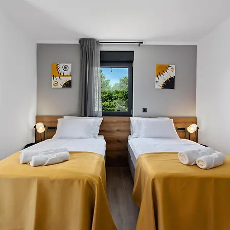 Ani For 8 People Near Labin Rabac With Private Pool And Children Playground 别墅